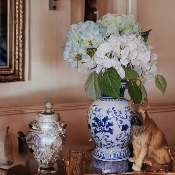 NEW hydrangea in gorgeous vase - Picture 6 of 6